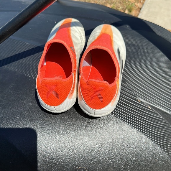 BOYS ADIDAS SOCCER CLEATS SIZE 4 …..$35 - Picture 2 of 6